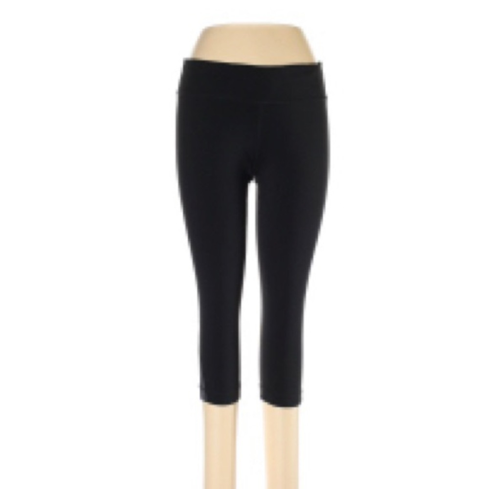 Lululemon Capri leggings size 8 black and pink